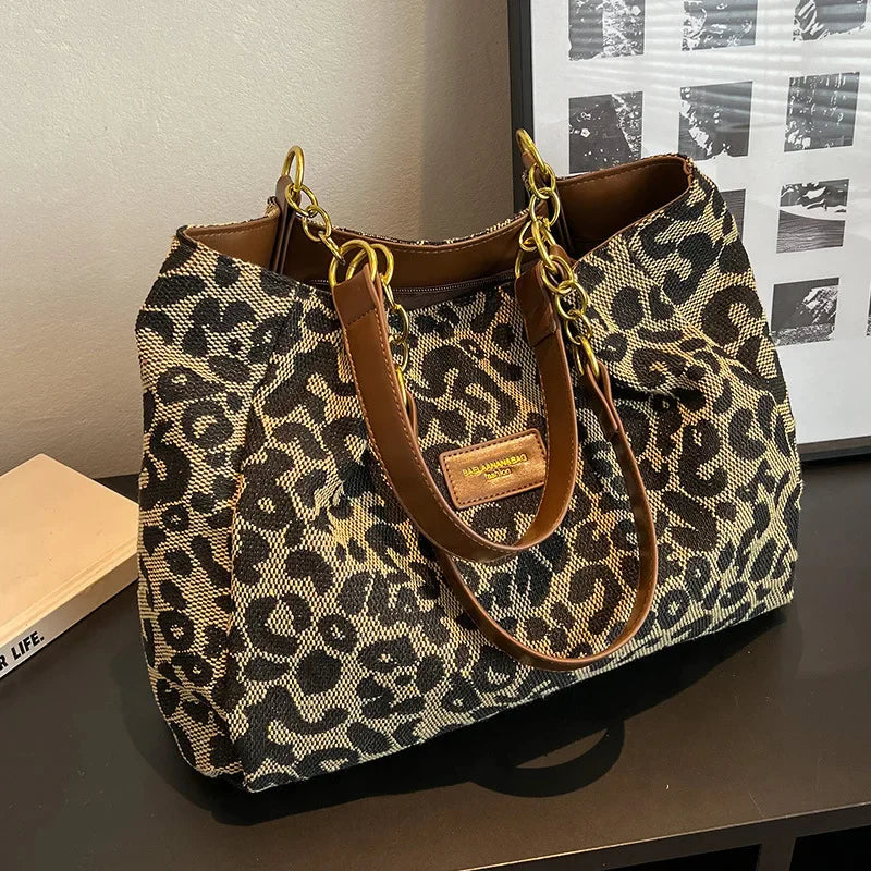 FELINE GRACE — Leopard Charm Tote