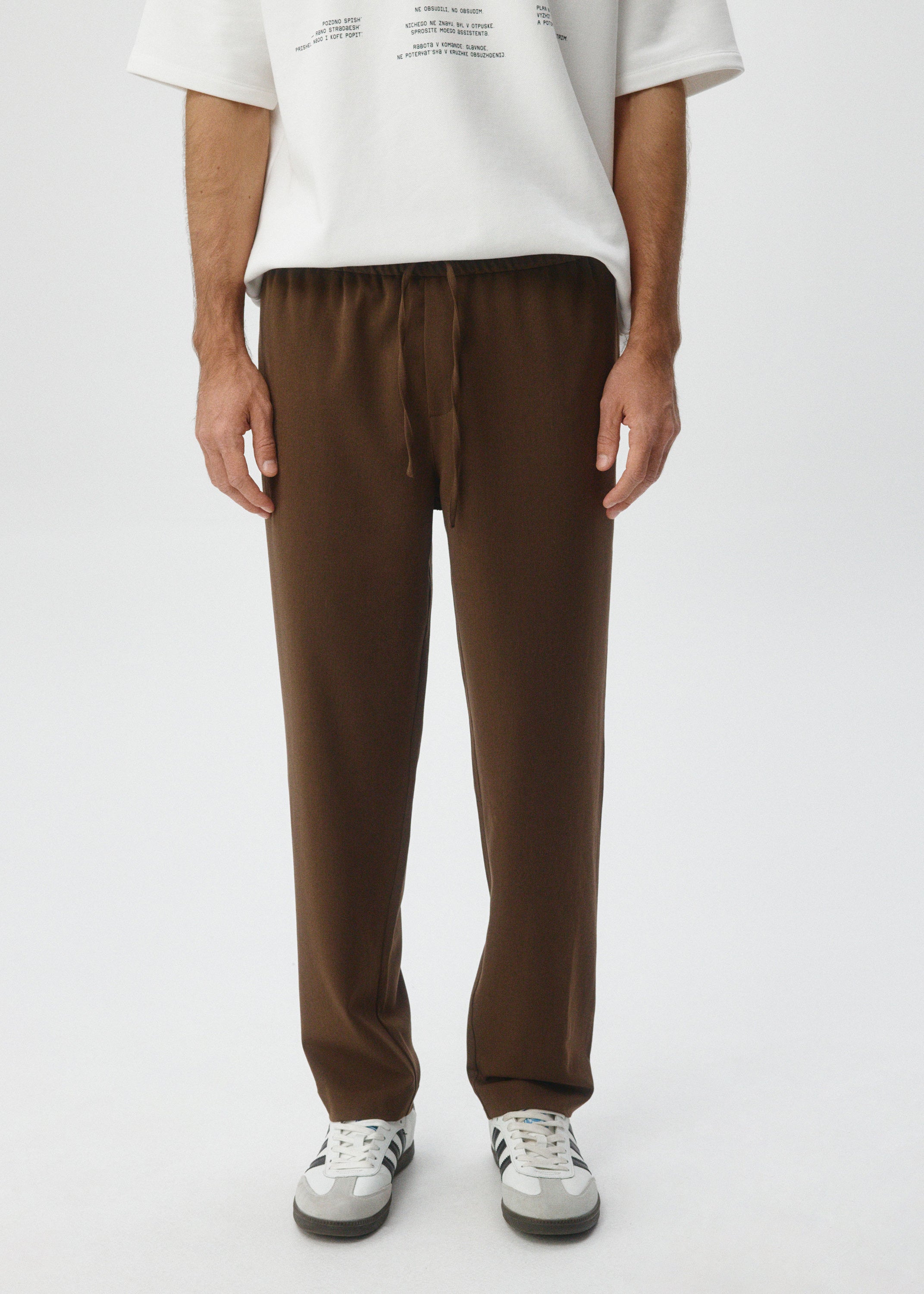 PANTALON SLIM COUPE À TAILLE ÉLASTIQUE ET TAILLE MI-HAUT MARRON