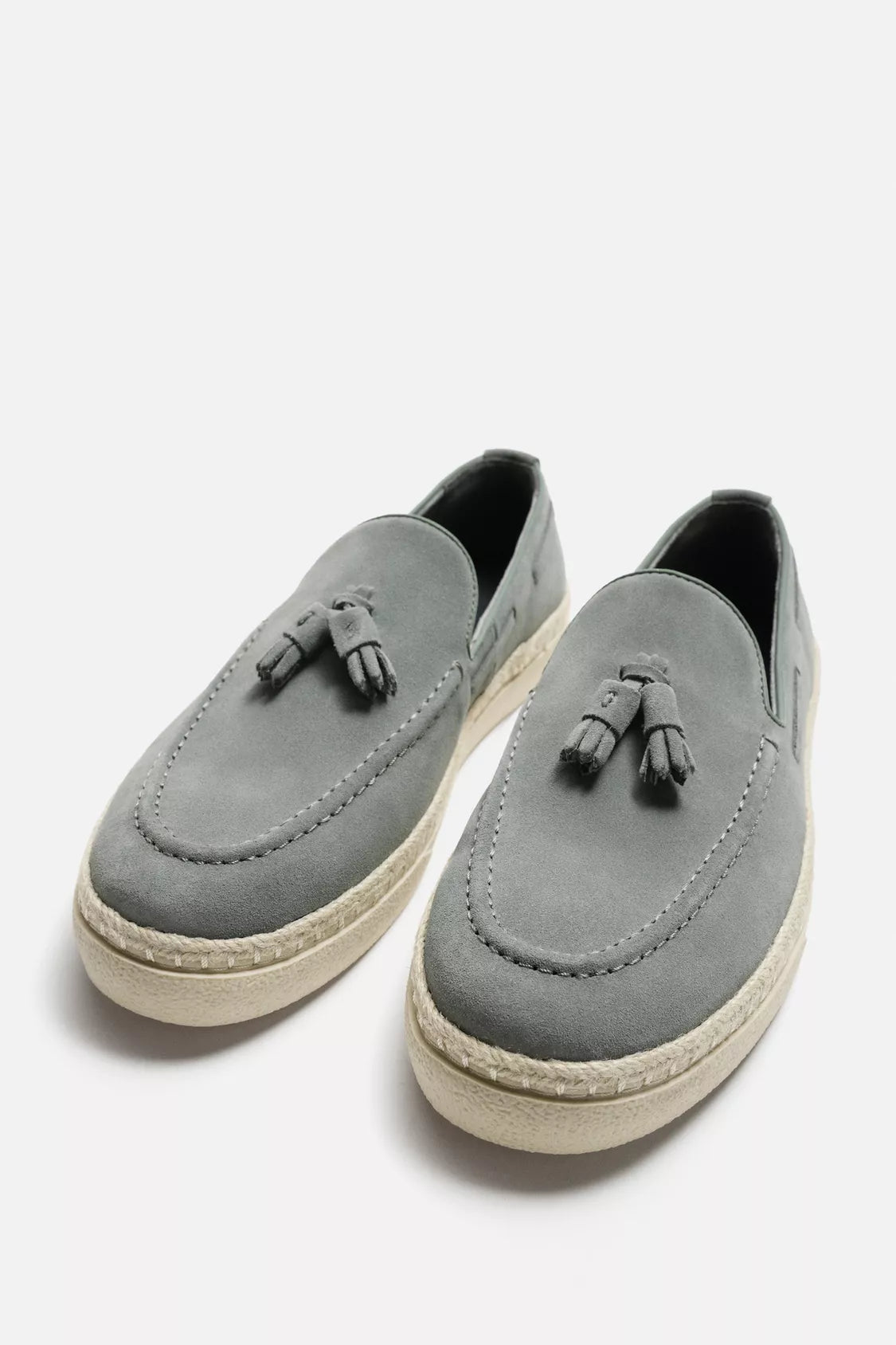 CASUAL LEATHER LOAFERS WITH TASSELS