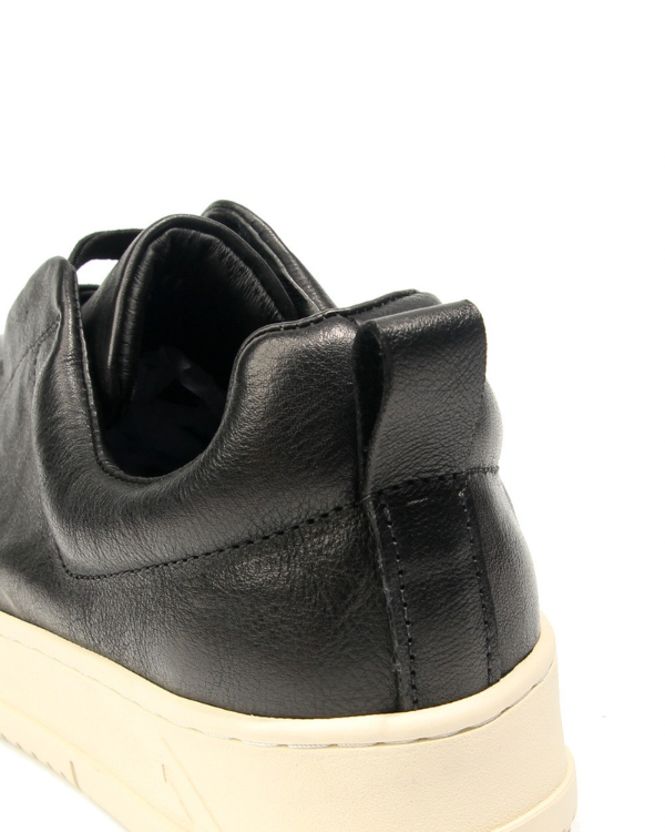 Vintage Laceless Leather Sneaker