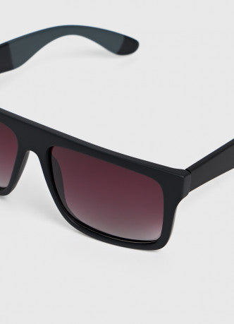 Wayfarer sunglasses with colored lenses